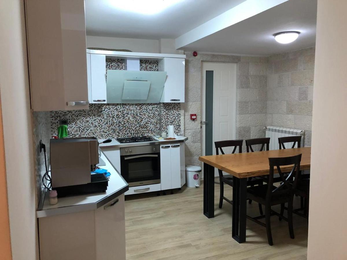 Joen Village Librazhet Szoba fotó